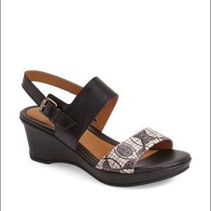 Naturalizer Vibrant Black/White open toe sandal